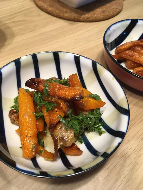 烤紅蘿蔔、紅蘿蔔葉沙拉（照片 1/6）